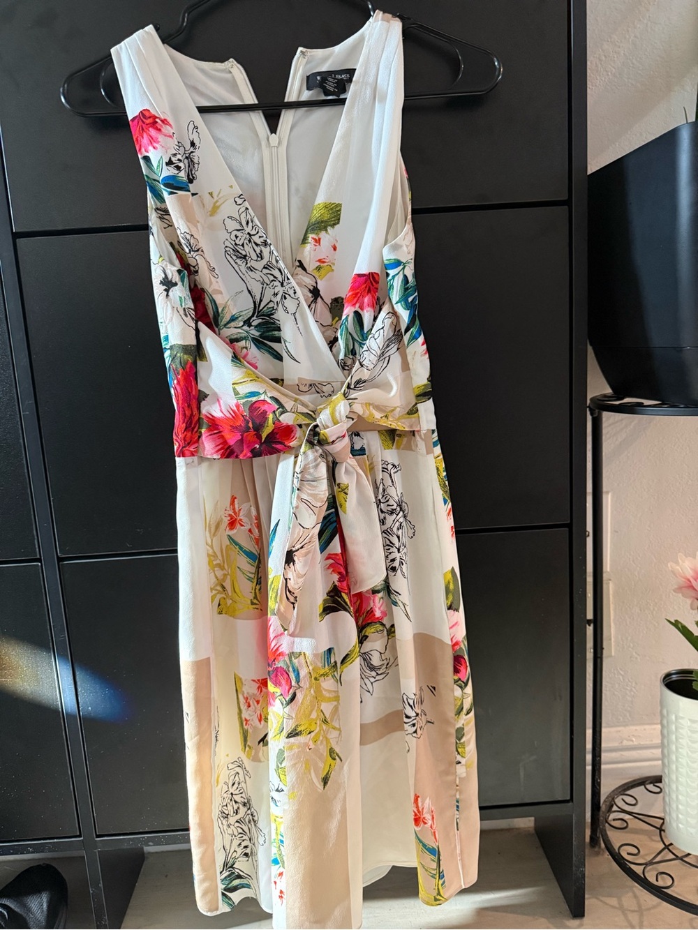 White House Black Market White Floral Tie-Front V-Neck Midi Dress